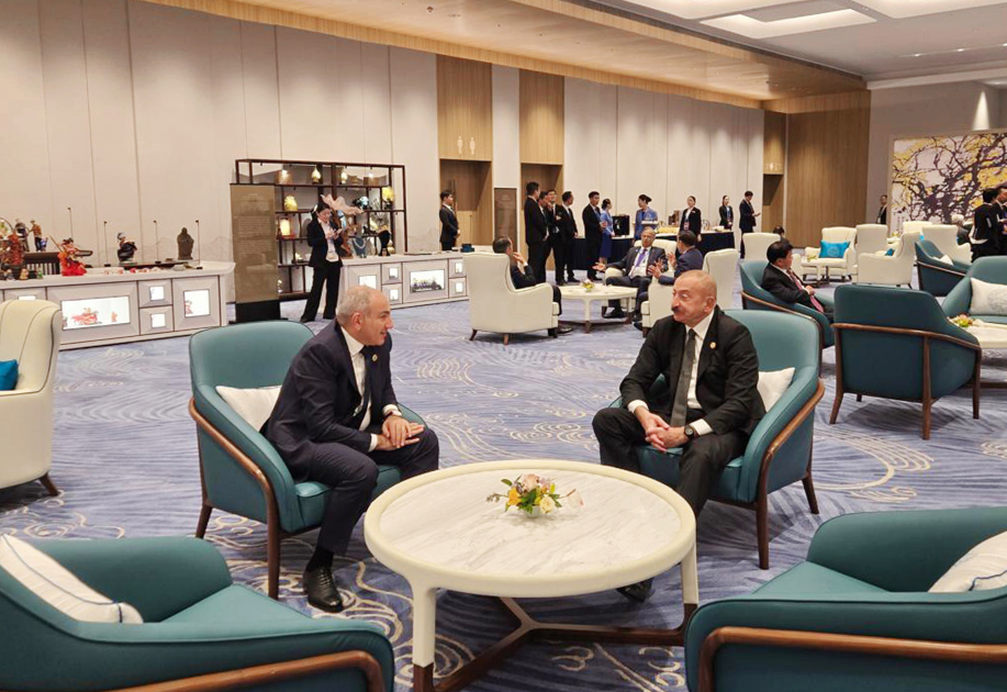 Prezident İlham Əliyevin Ermənistanın Baş naziri Nikol Paşinyan ilə görüşü olub (FOTO/VİDEO)