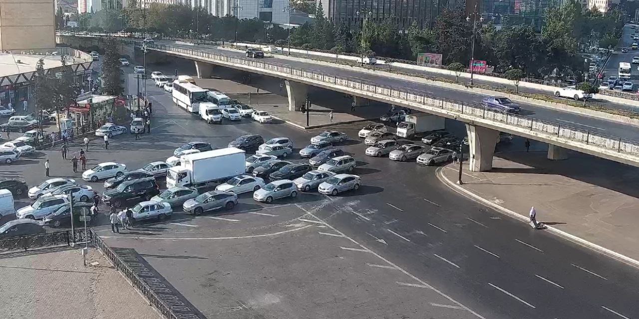 Sürücülərin NƏZƏRİNƏ: Bakıda bu yollarda sıxlıq var - SİYAHI (FOTO)