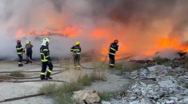 Sumqayıtda karton məmulatlarının istehsalı zavodunda yanğın olub (FOTO/VİDEO)