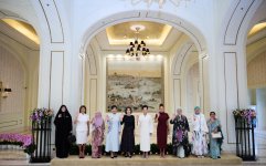 Birinci xanım Mehriban Əliyeva “ŞƏT plyus” formatında görüşə qatılan dövlət və hökumət başçılarının xanımları ilə birlikdə gəmi gəzintisində iştirak edib (FOTO)