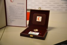 Qızıl Aypara Cəmiyyəti Trend İnformasiya Agentliyini yubiley medalı ilə təltif edib (FOTO)