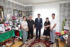 Xaçmazın Uzunoba kəndində şəhid Ehtiram Heydərovun ailəsi ziyarət olunub (FOTO)