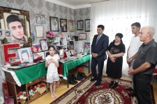 Xaçmazın Uzunoba kəndində şəhid Ehtiram Heydərovun ailəsi ziyarət olunub (FOTO)