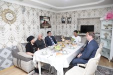 Xaçmazın Uzunoba kəndində şəhid Ehtiram Heydərovun ailəsi ziyarət olunub (FOTO)