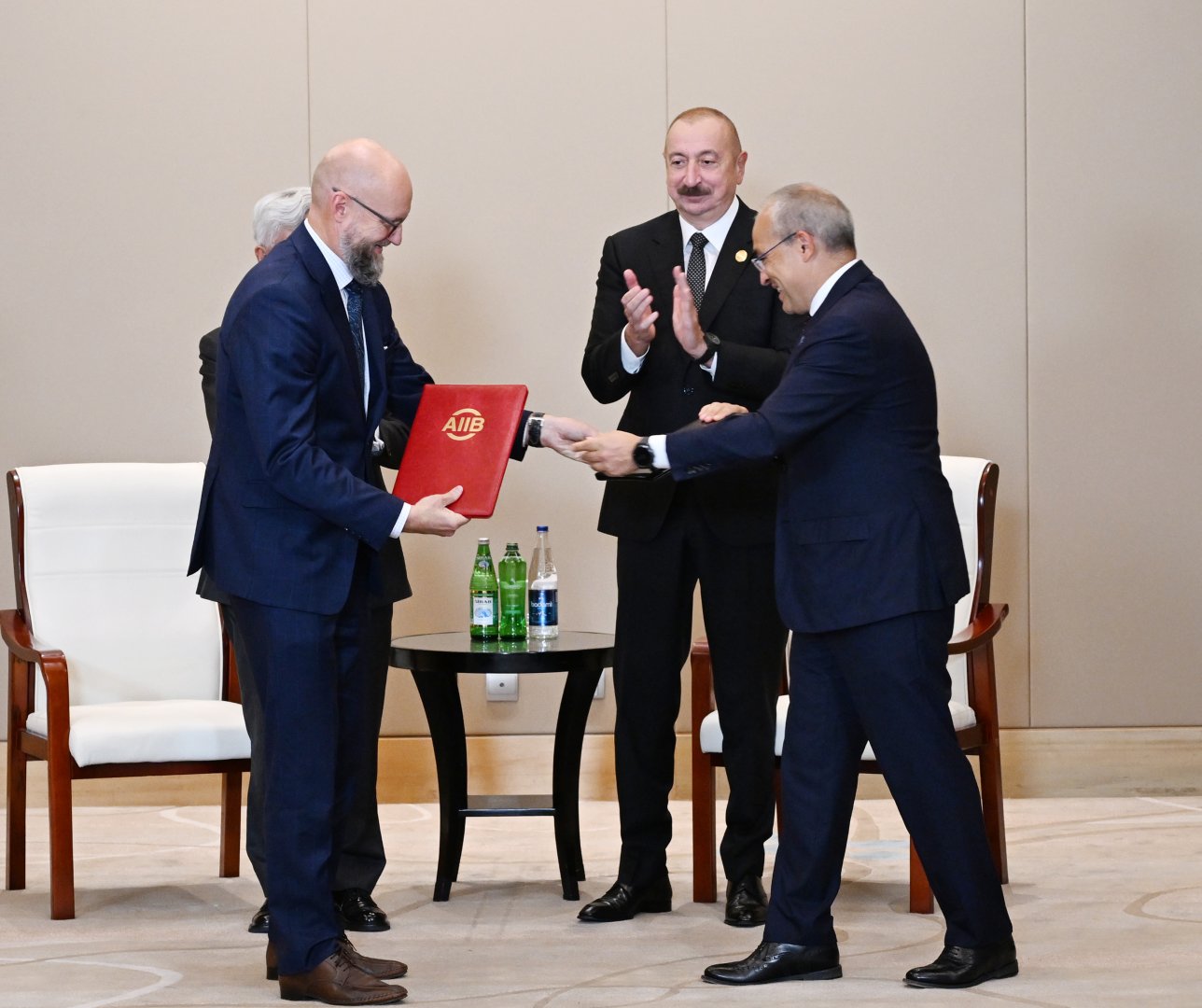 Prezident İlham Əliyev Tiencində Asiya İnfrastruktur İnvestisiya Bankının prezidenti ilə görüşüb (FOTO/VİDEO)