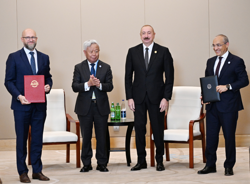 Prezident İlham Əliyev Tiencində Asiya İnfrastruktur İnvestisiya Bankının prezidenti ilə görüşüb (FOTO/VİDEO)