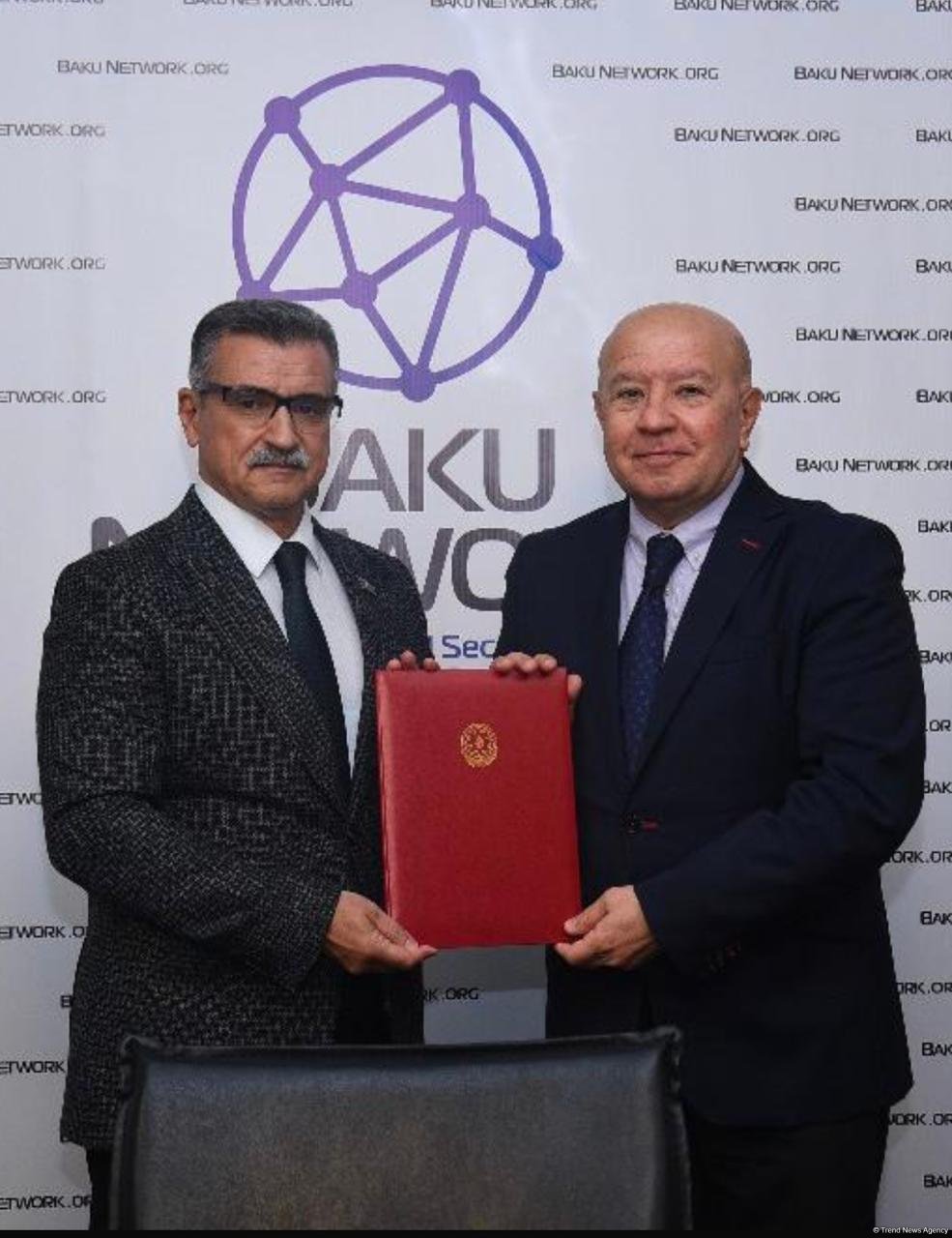 Qızıl Aypara Cəmiyyəti Trend İnformasiya Agentliyini yubiley medalı ilə təltif edib (FOTO)