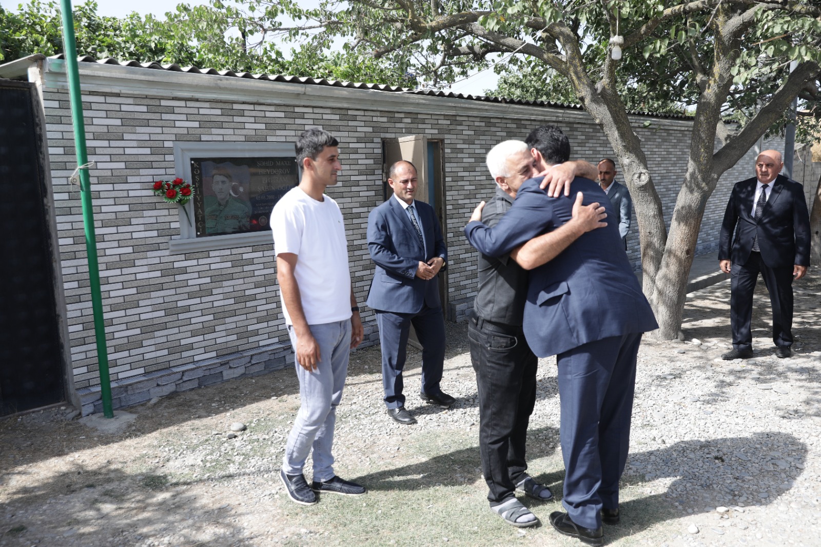 Xaçmazın Uzunoba kəndində şəhid Ehtiram Heydərovun ailəsi ziyarət olunub (FOTO)