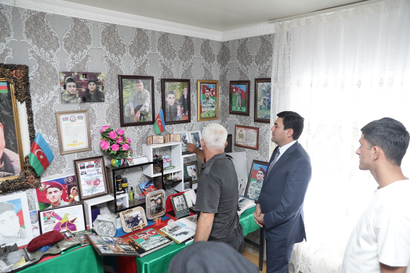 Xaçmazın Uzunoba kəndində şəhid Ehtiram Heydərovun ailəsi ziyarət olunub (FOTO)
