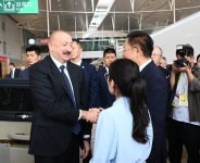 Prezident İlham Əliyev və Birinci xanım Mehriban Əliyeva qatarla Pekinə gəliblər (FOTO/VİDEO)