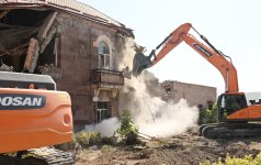 Xankəndidə qondarma rejimin “XİN”inin binasının söküntüsünə başlanılıb (FOTO)