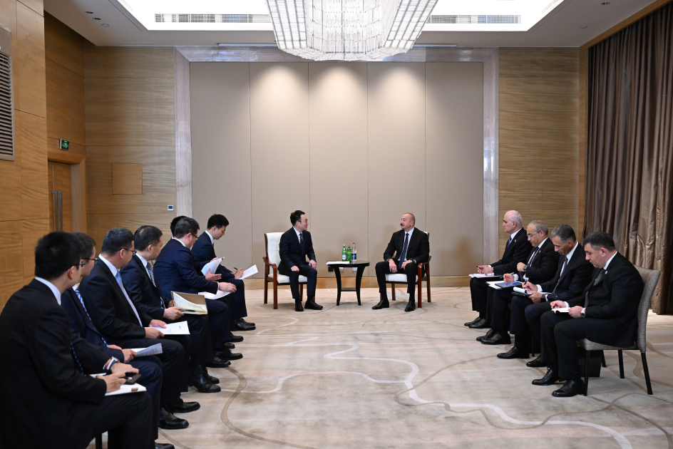 Prezident İlham Əliyev Tiencin şəhərində “Powerchina group” şirkətlər qrupunun icraçı vitse-prezidenti ilə görüşüb (FOTO)