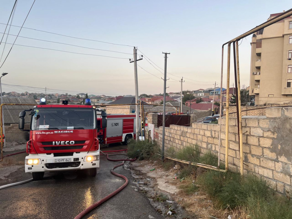 Abşeronda fərdi yaşayış evində yanğın olub, iki nəfərin meyiti aşkar edilib (FOTO) (YENİLƏNİB)