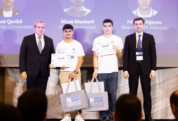 ICPC dünya finalı çərçivəsində “R.M. 90” proqramlaşdırma müsabiqəsinin qalibləri mükafatlandırılıb (FOTO)