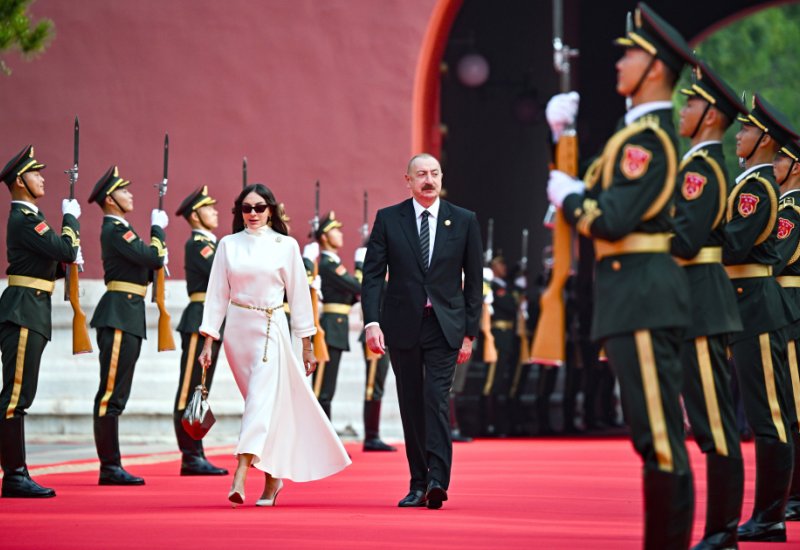 Prezident İlham Əliyev və Birinci xanım Mehriban Əliyeva Pekində Yapon işğalına qarşı Çin xalq müqaviməti və İkinci Dünya Müharibəsində qazanılmış Qələbənin 80-ci ildönümünə həsr olunmuş paradı izləyiblər (FOTO/VİDEO)