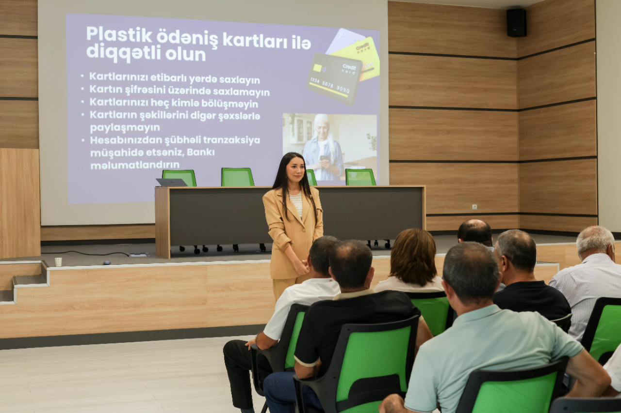 Azercell Bərdədə yaşlılar üçün kibertəhlükəsizlik təlimi keçdi (FOTO)