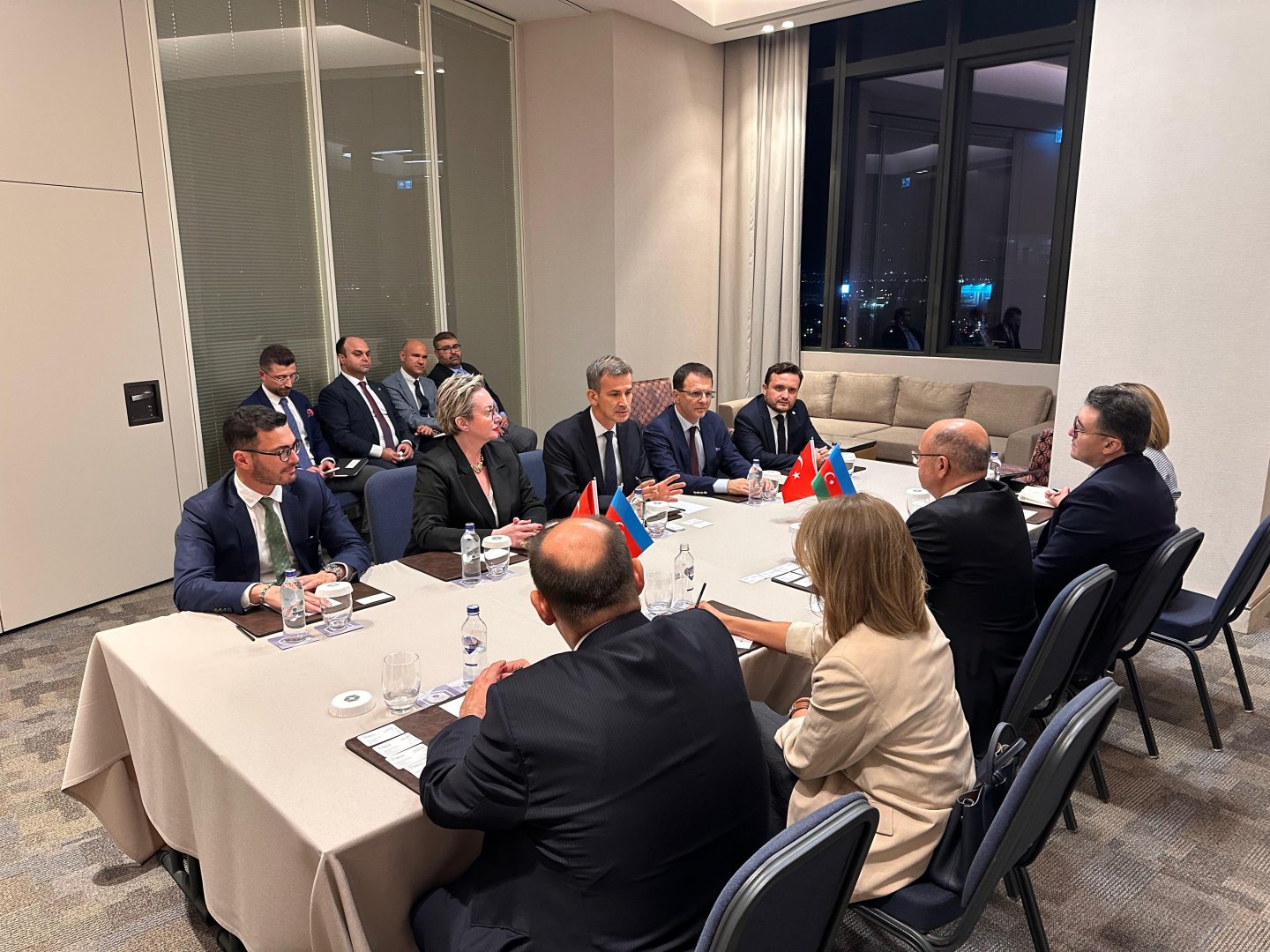İzmirdə külək enerjisi şirkətləri ilə əməkdaşlıq imkanları müzakirə edilib (FOTO)