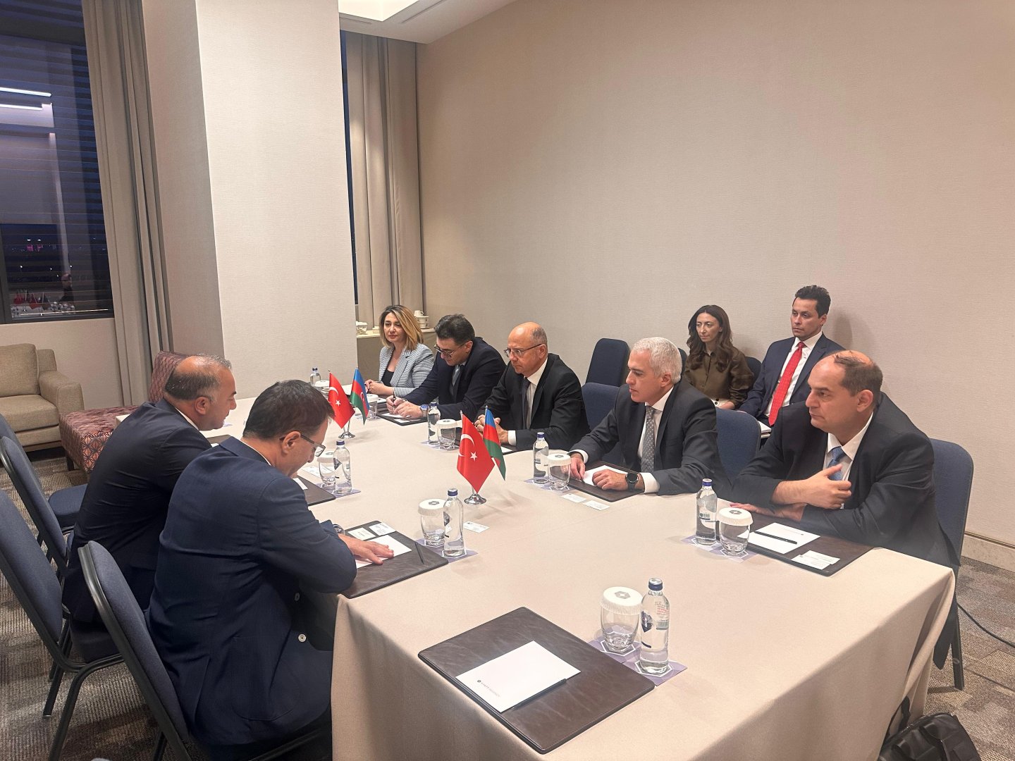İzmirdə külək enerjisi şirkətləri ilə əməkdaşlıq imkanları müzakirə edilib (FOTO)