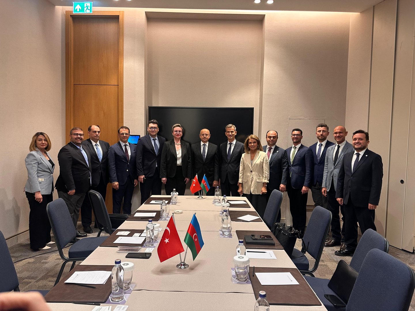 İzmirdə külək enerjisi şirkətləri ilə əməkdaşlıq imkanları müzakirə edilib (FOTO)