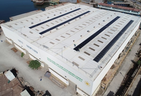 Gəmi təmiri zavodunda quraşdırılmış günəş panelləri vasitəsilə istehsal olunan enerjinin həcmi açıqlanıb (FOTO)