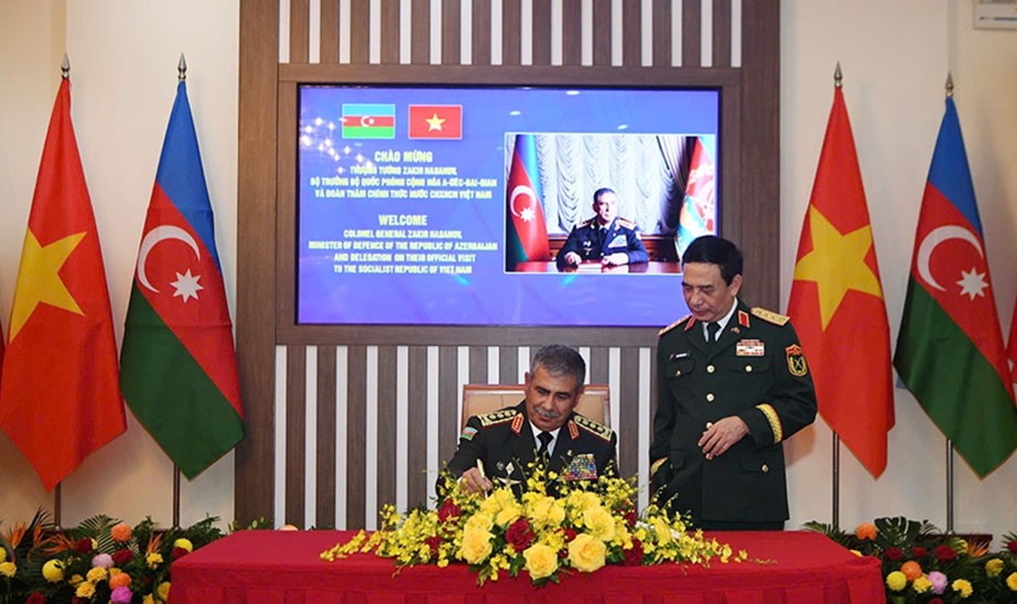 Azərbaycan müdafiə naziri Vyetnamın baş naziri və hərbi rəhbərliyi ilə görüşüb (FOTO)