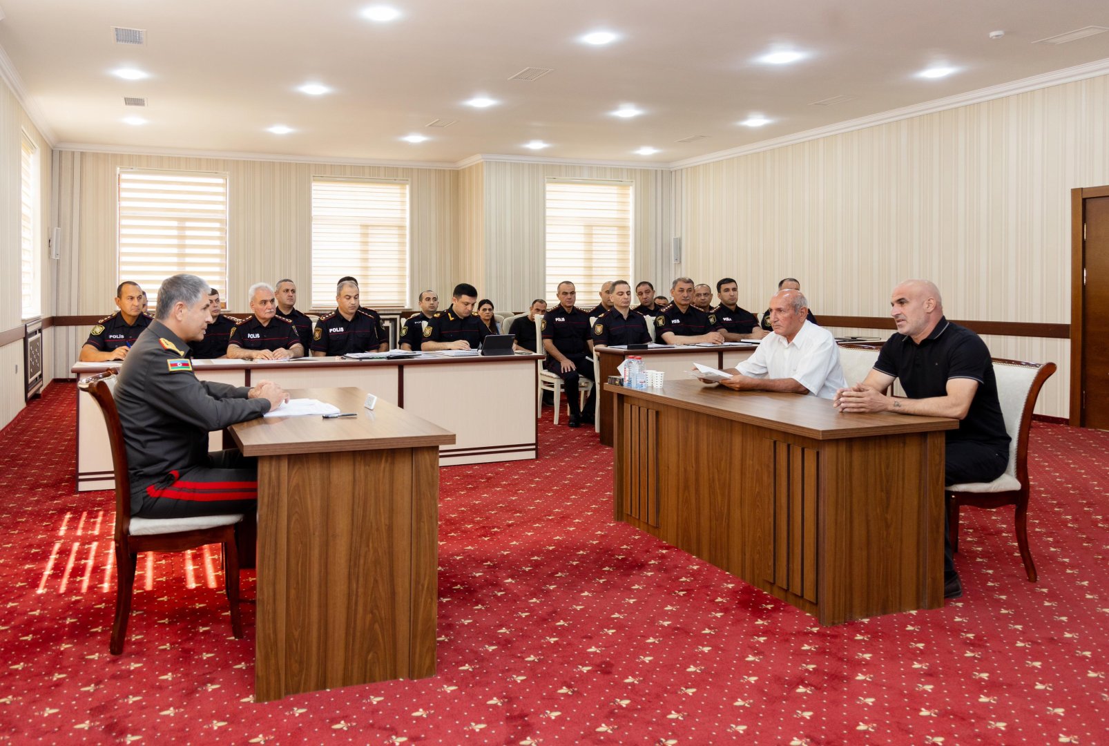 Vilayət Eyvazov Naftalanda vətəndaşların müraciətlərini dinlədi və sıra baxışı keçirdi (FOTO)