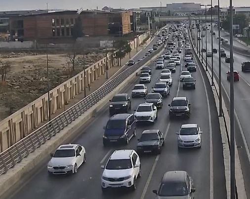 Sürücülərin NƏZƏRİNƏ: Bakıda bu yollarda sıxlıq var - SİYAHI (FOTO)