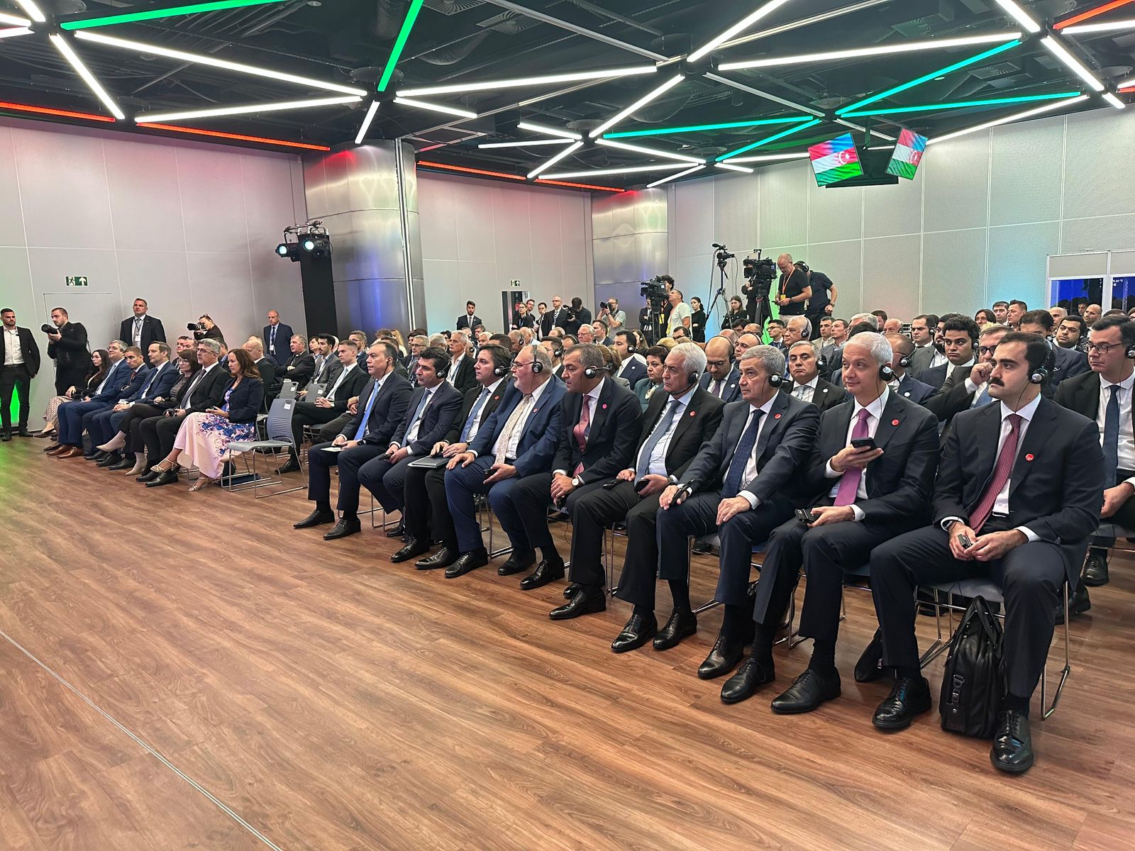 Budapeştdə Azərbaycan-Macarıstan biznes forumu keçirilib (FOTO)