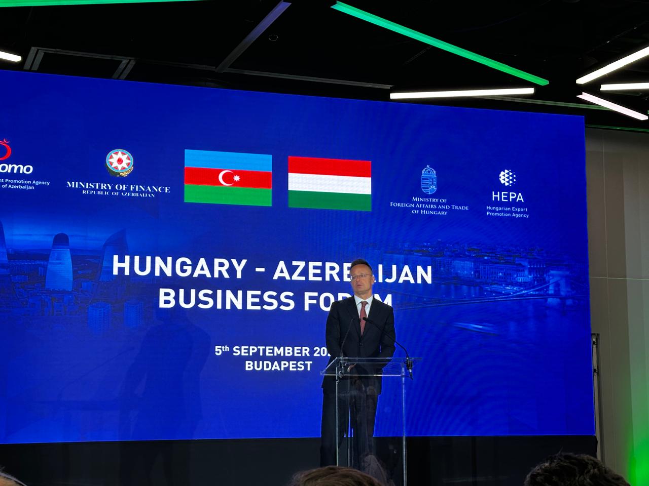 Budapeştdə Azərbaycan-Macarıstan biznes forumu keçirilib (FOTO)