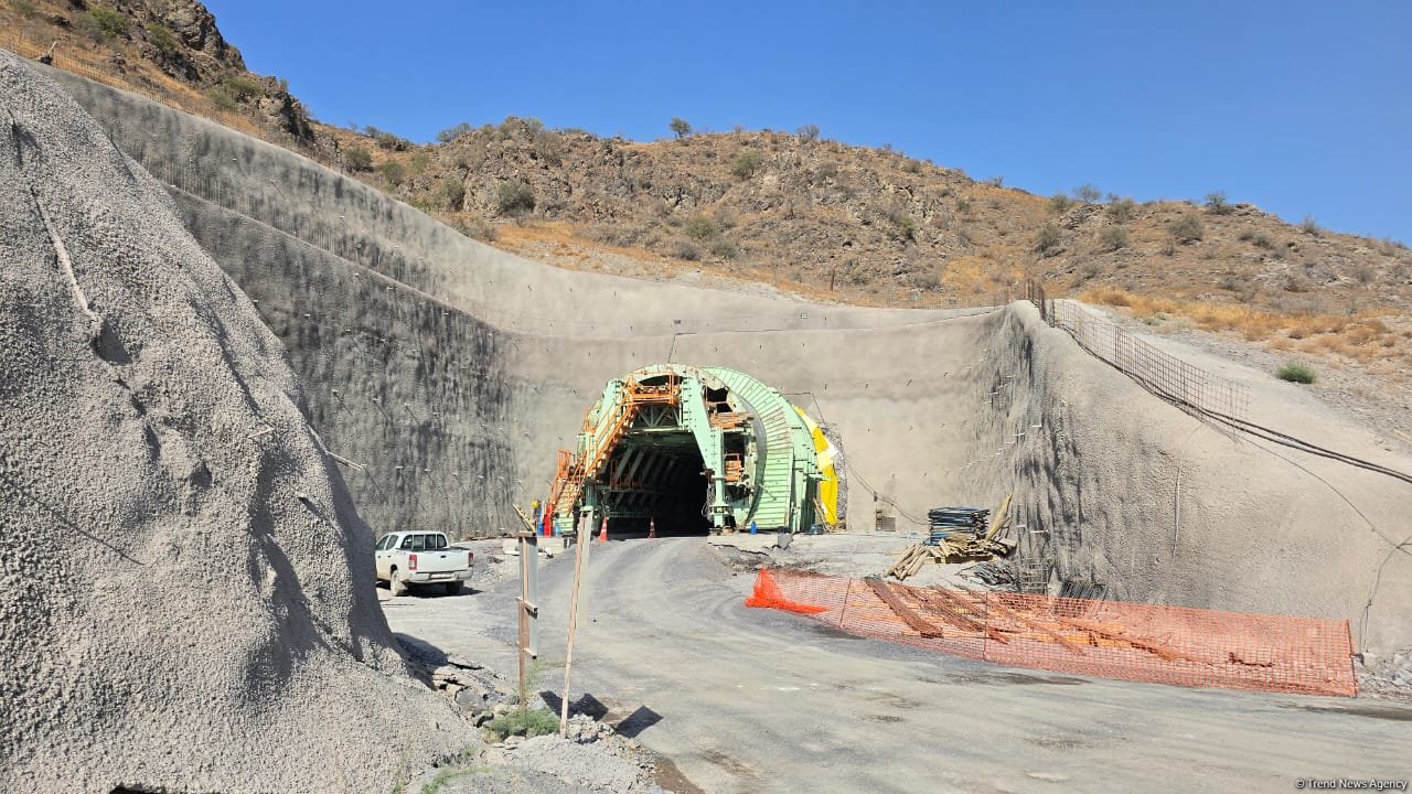 Horadiz-Ağbənd dəmir yolu vasitəsilə Araz İqtisadi Zonası Sənaye Parkına yüklərin daşınmasına başlanılıb (FOTO)
