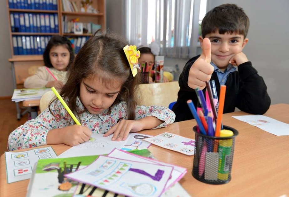 Səhiyyə Nazirliyi: Valideyn və müəllimlərin dəstəyi uşağın məktəbi daha tez sevməsinə kömək edir