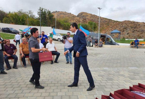 Xocalının Xanyurdu kəndinə çatan ailələrə evlərin açarları təqdim edilib (FOTO)(YENİLƏNİB)
