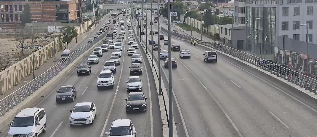 Sürücülərin NƏZƏRİNƏ: Bakıda bu yollarda sıxlıq var - SİYAHI (FOTO)