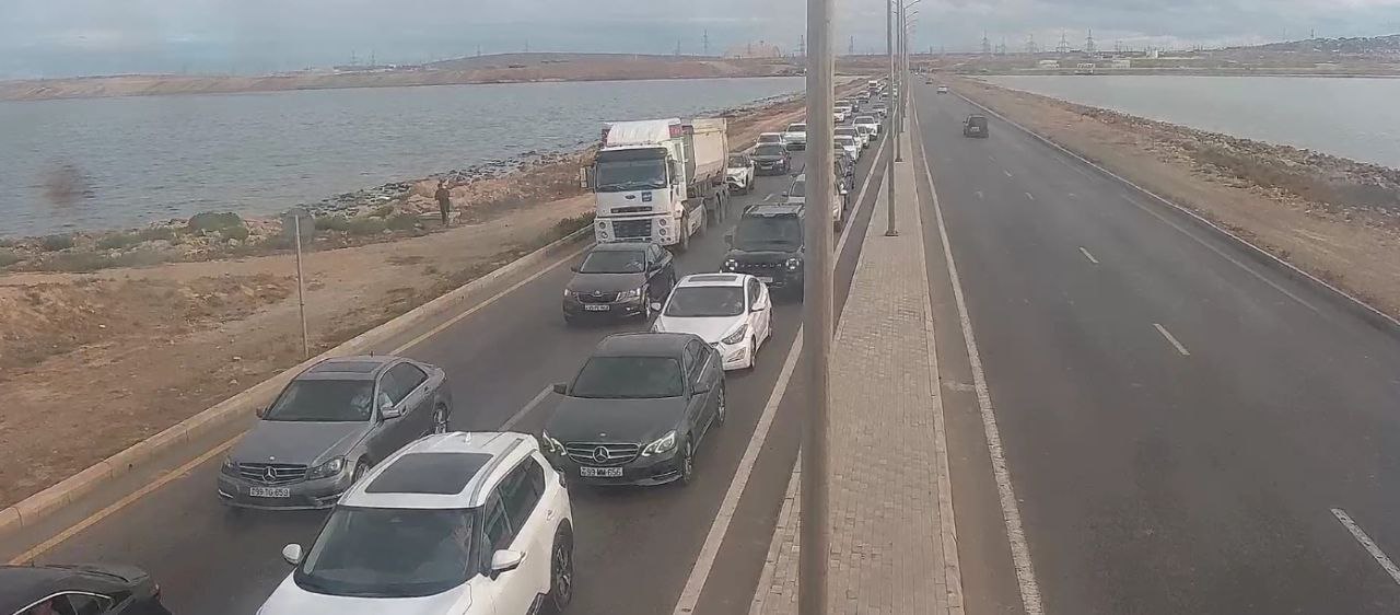 Sürücülərin NƏZƏRİNƏ: Bakıda bu yollarda sıxlıq var - SİYAHI (FOTO)