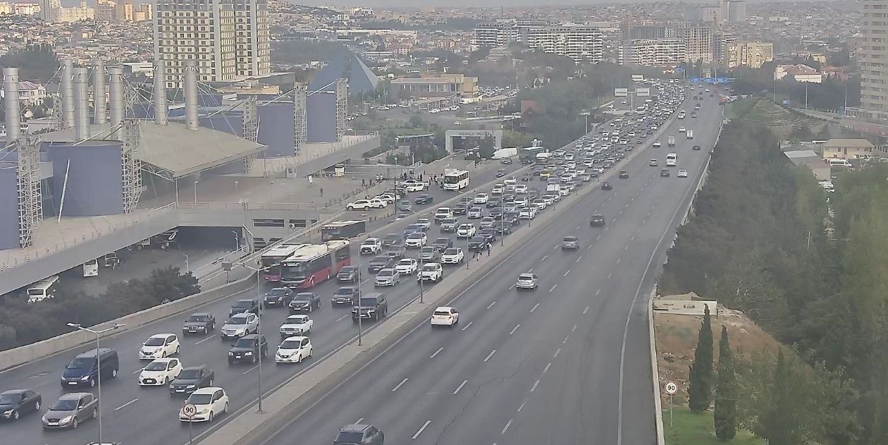 Sürücülərin NƏZƏRİNƏ: Bakıda bu yollarda sıxlıq var - SİYAHI (FOTO)