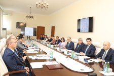 Səhiyyə Nazirliyində “İşğaldan azad edilmiş ərazilərdə tibbi xidmətin təşkili” ilə bağlı İşçi qrupunun ilk iclası keçirilib (FOTO)