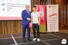 “Nar” ilin ən uğurlu abituriyentlərini mükafatlandırdı (FOTO)