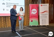 “Nar” ilin ən uğurlu abituriyentlərini mükafatlandırdı (FOTO)