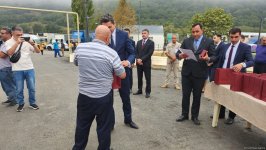 Vəngli kəndinə köçürülən ailələrə yaşayış evlərinin açarları təqdim edilib (FOTO) (YENİLƏNİB)