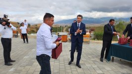 Xocalının Xanyurdu kəndinə çatan ailələrə evlərin açarları təqdim edilib (FOTO)(YENİLƏNİB)