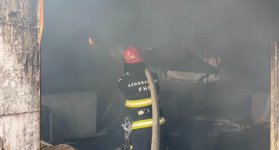 Bakıda istirahət mərkəzində yanğın olub (FOTO)