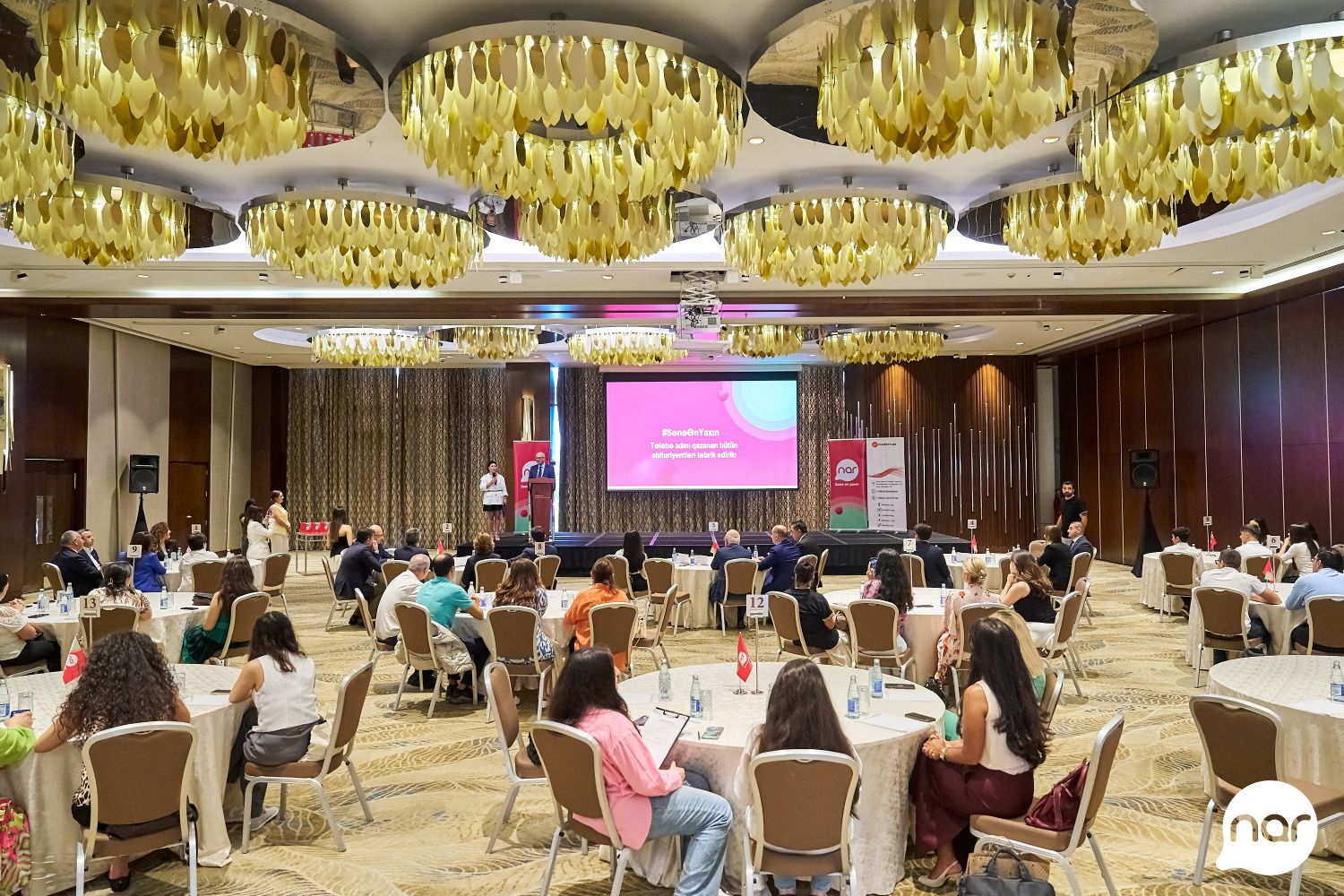 “Nar” ilin ən uğurlu abituriyentlərini mükafatlandırdı (FOTO)