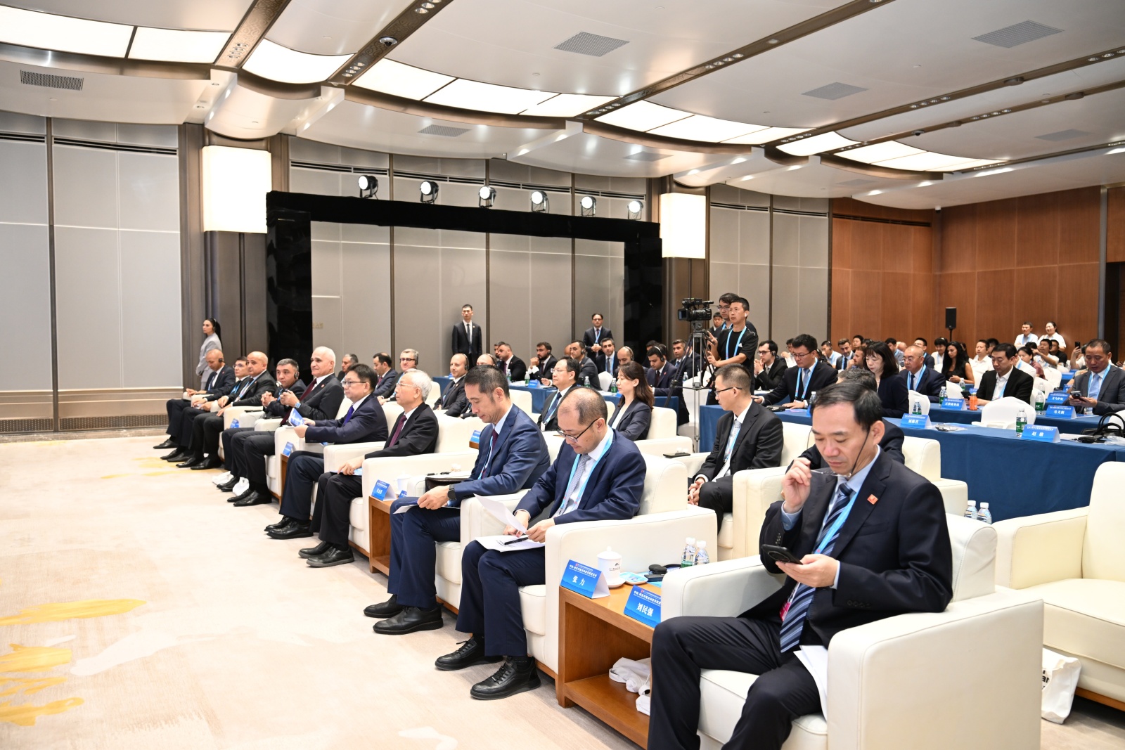 Azərbaycan və Çin arasında sərmayə və istehsal əməkdaşlığı imkanları dəyərləndirilib