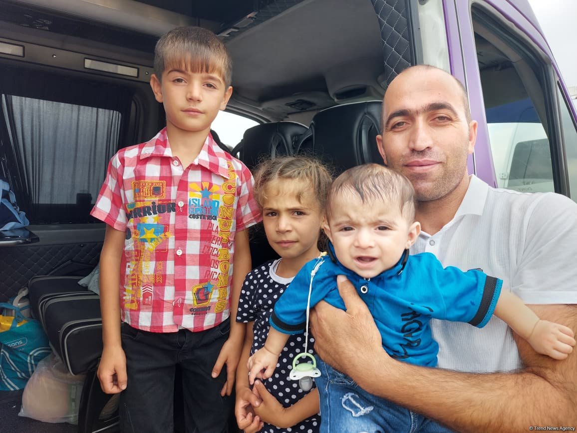 Vəngli kəndinə köçürülən ailələrə yaşayış evlərinin açarları təqdim edilib (FOTO) (YENİLƏNİB)