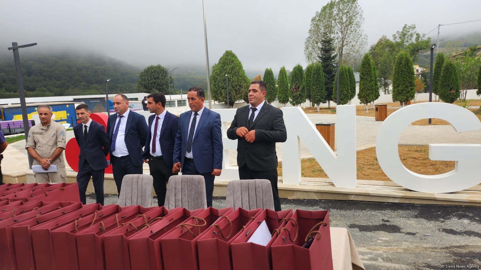 Vəngli kəndinə köçürülən ailələrə yaşayış evlərinin açarları təqdim edilib (FOTO) (YENİLƏNİB)