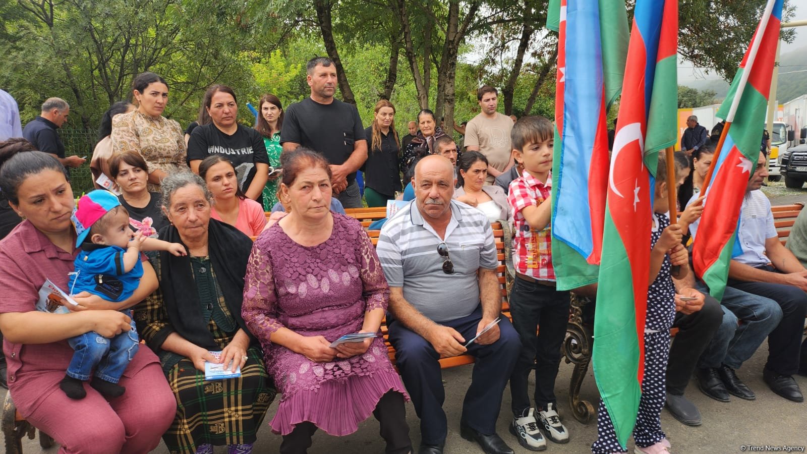 Vəngli kəndinə köçürülən ailələrə yaşayış evlərinin açarları təqdim edilib (FOTO) (YENİLƏNİB)