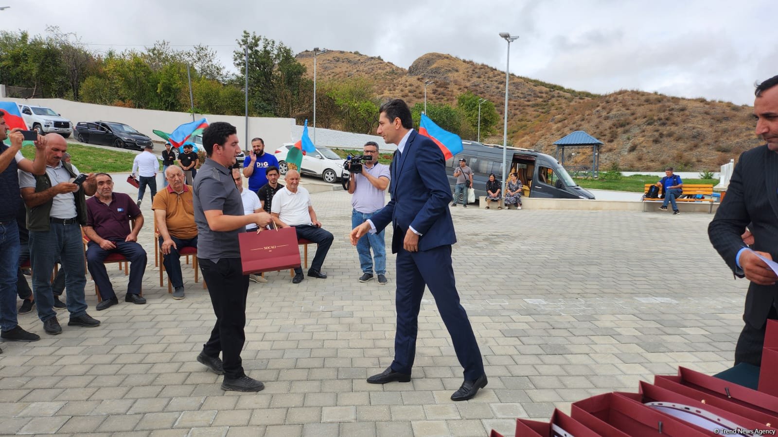 Xocalının Xanyurdu kəndinə çatan ailələrə evlərin açarları təqdim edilib (FOTO)(YENİLƏNİB)