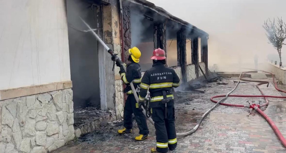 Bakıda istirahət mərkəzində yanğın olub (FOTO)