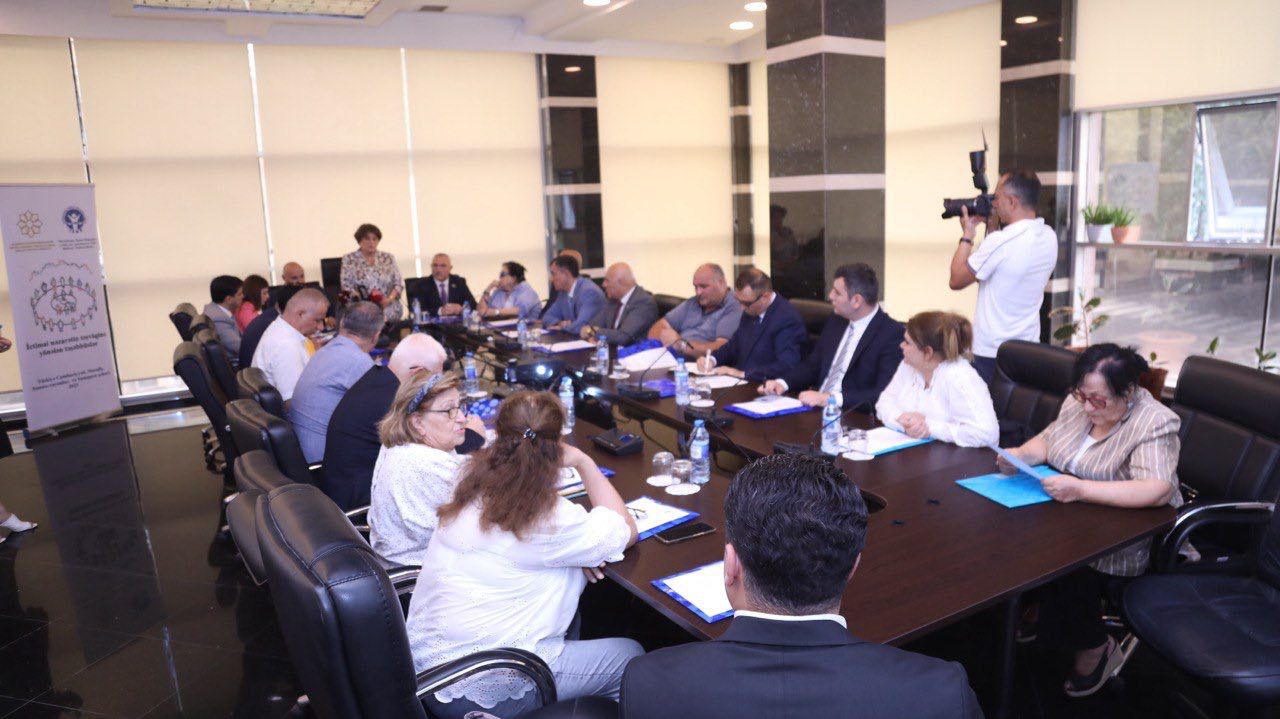 “İctimai nəzarətin təşviqinə yönələn imkanlar” mövzusunda ictimai dinləmə təşkil olunub (FOTO)