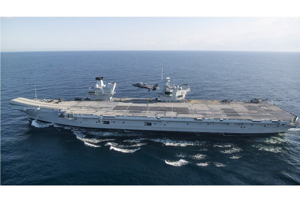 Britaniyanın təyyarədaşıyan gəmisi Cənubi Koreya sahillərində təlimlər keçirib